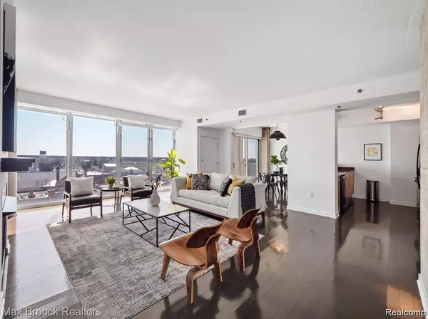 Royal Oak, MI 48067 3867,432 S Washington Avenue