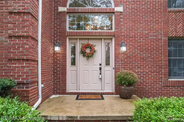 Brighton, MI 48116 6275,8039 Boulder Ridge Court