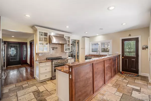 Whitmore Lake, MI 48189 9414,66 E Shore Drive