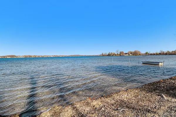 Whitmore Lake, MI 48189 9414,66 E Shore Drive