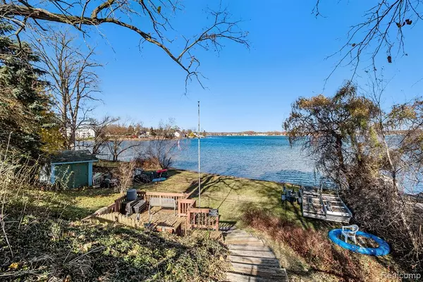 Whitmore Lake, MI 48189 9414,66 E Shore Drive