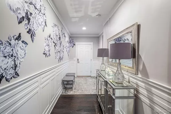 Lake Orion, MI 48360 1258,2001 Trimble Street