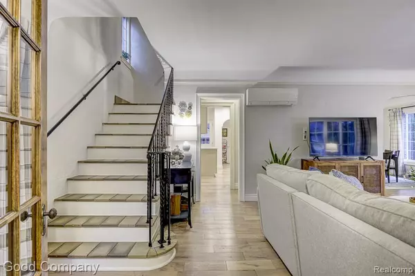 Ferndale, MI 48220 2702,551 W Oakridge Street