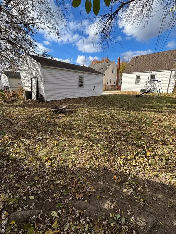 Dearborn, MI 48124 3500,3205 Lincoln Street