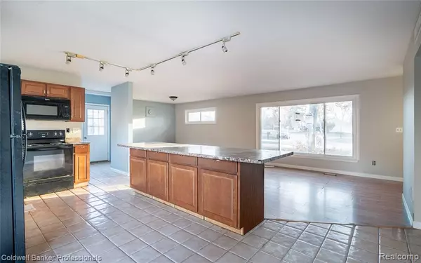 Walled Lake, MI 48390 2667,1401 Shaw Street