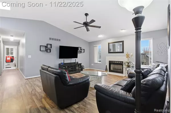 Clinton Township, MI 48035 3618,33766 Lipke Street