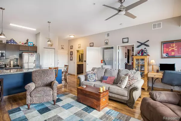 Fenton, MI 48430 3812,134 N LEROY ST UNIT 306