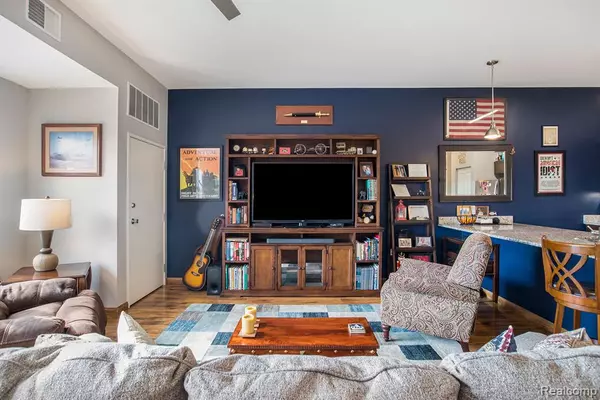 Fenton, MI 48430 3812,134 N LEROY ST UNIT 306