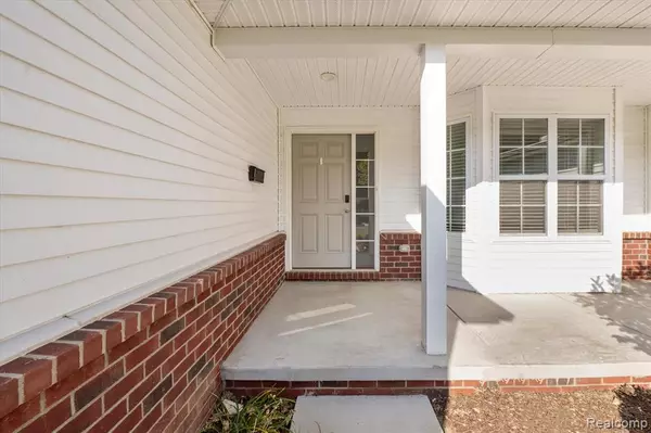 Howell, MI 48843 2487,816 Nelsons Ridge Drive