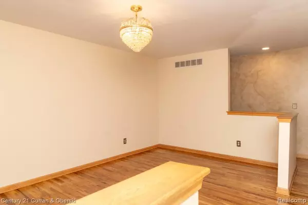 Dearborn Heights, MI 48127 3627,575 Rosemary Street