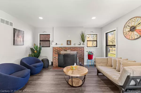 Detroit, MI 48227 2640,15721 Robson Street