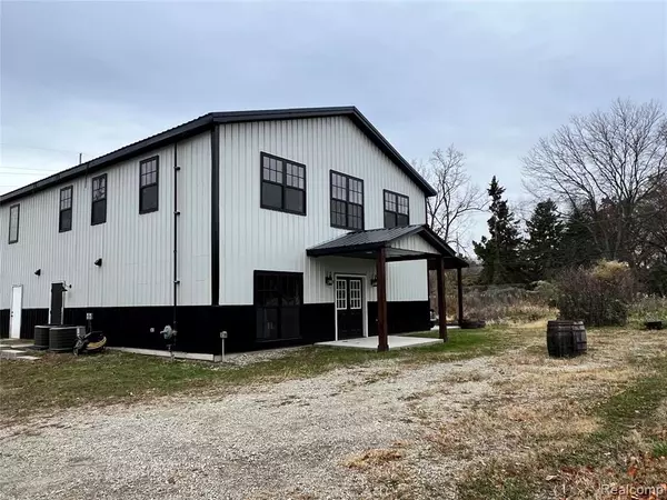 Rochester Hills, MI 48307 3108,496 E Avon Road