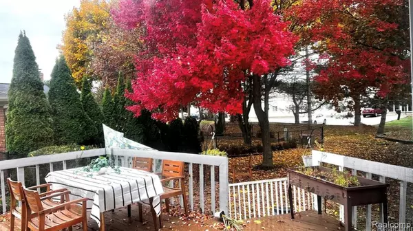 Troy, MI 48083 4492,1459 Leafgreen Drive