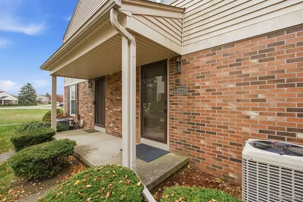 Clinton Township, MI 48038 1058,44228 Providence Drive