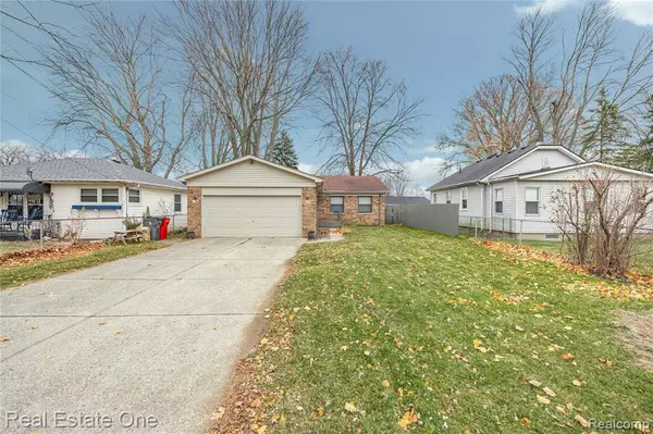 Clinton Township, MI 48036 3213,39058 Charbeneau Street