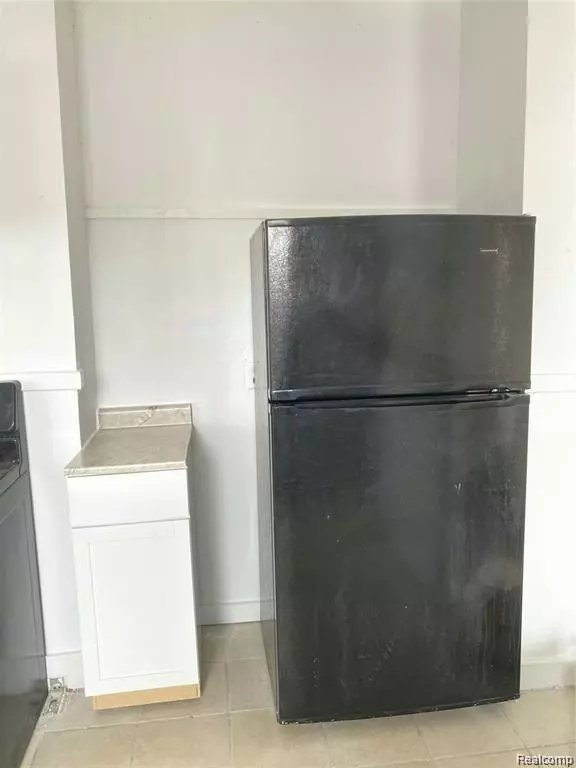 Detroit, MI 48204 2137,5512 WHITFIELD Street