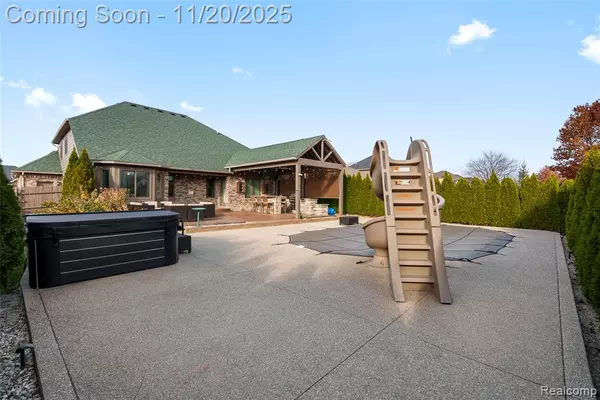 Fraser, MI 48026 5227,33294 Nicola