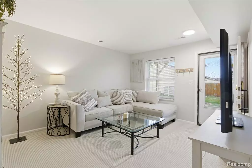 Roseville, MI 48066 4582,20879 Flora Street