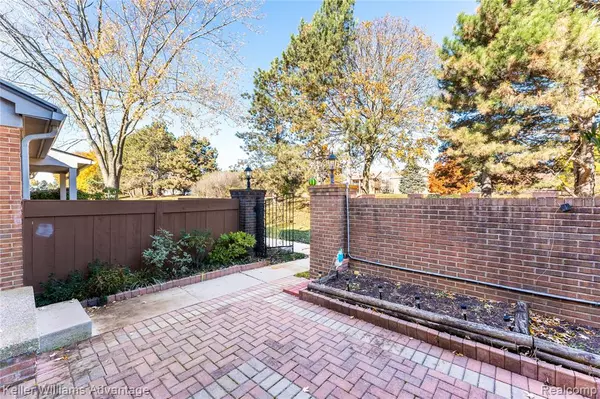 Novi, MI 48375 5004,39928 Crosswinds