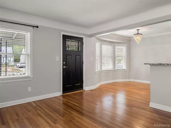 Royal Oak, MI 48073 3459,212 Devillen Avenue