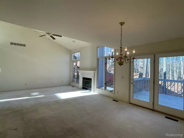 Northville, MI 48168 1566,319 Saint Lawrence Boulevard