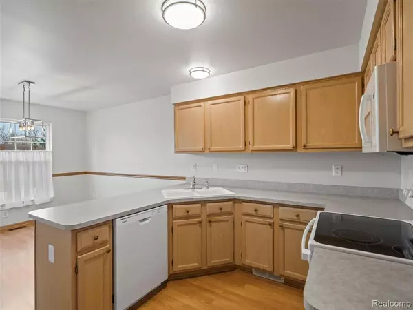 Sterling Heights, MI 48310 7707,5716 Victory Circle