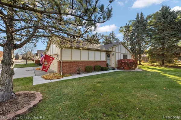 Clinton Township, MI 48038 5231,18312 Greenmeadow Drive