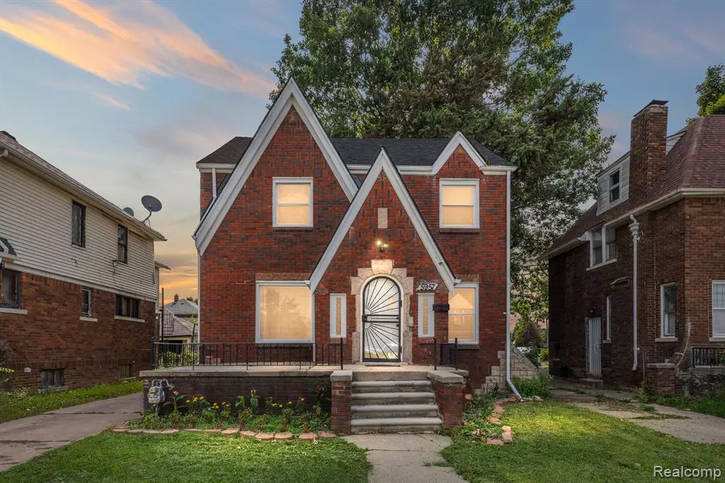 Detroit, MI 48224 2646,5957 THREE MILE Drive