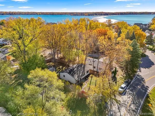 Waterford, MI 48328 4357,1575 Parkway