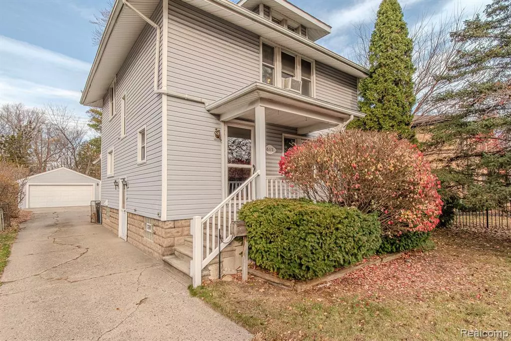 Royal Oak, MI 48067 3353,613 E LINCOLN Avenue