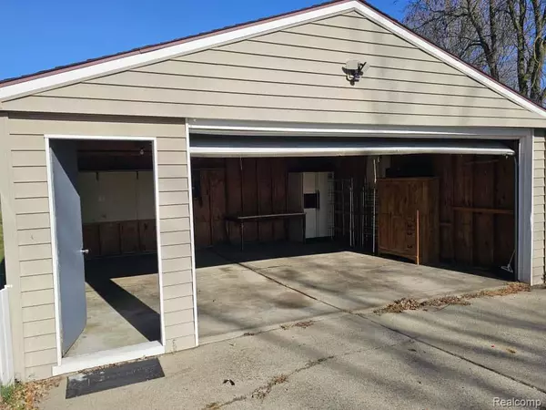 Sterling Heights, MI 48312 6502,13811 E 14 Mile Road