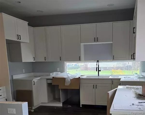 Detroit, MI 48214 3126,2181 Harding Street