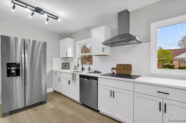 Detroit, MI 48235 1158,19909 Hartwell Street