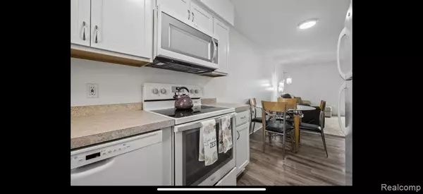 Farmington Hills, MI 48336 2902,23414 Middlebelt Road