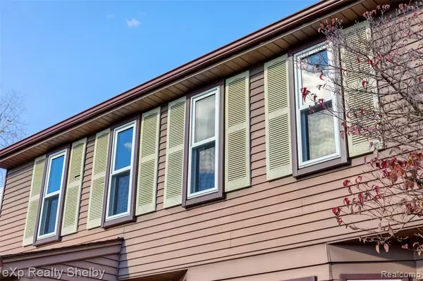 Sterling Heights, MI 48310 4949,2849 Elmcrest Road