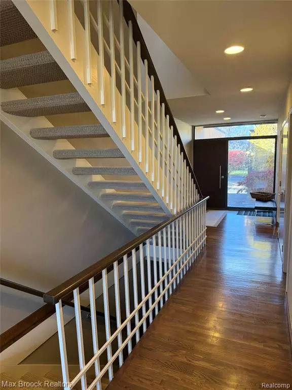 Franklin, MI 48025 1137,32696 Ravine Drive