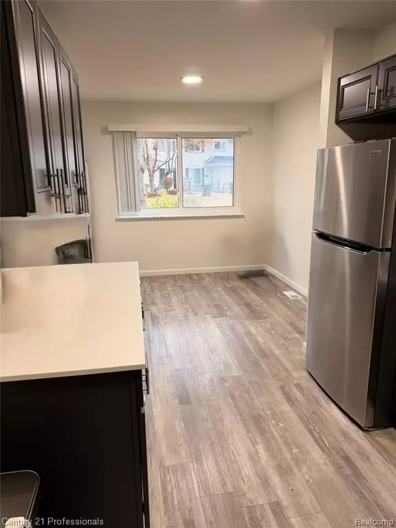 Sterling Heights, MI 48313 3113,8526 Hampshire Drive