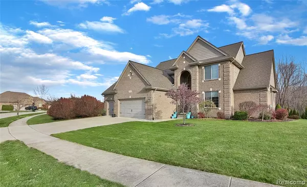 Macomb, MI 48042 3701,52142 Pawnee Drive