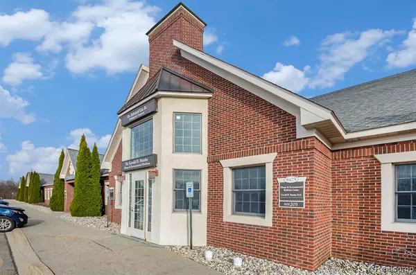 Grand Blanc, MI 48439 8401,9475 Holly Road