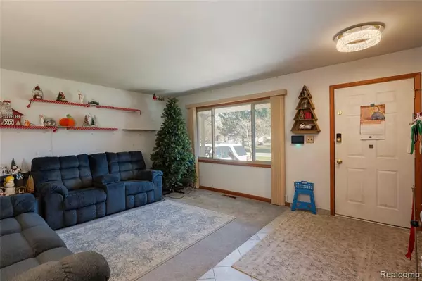 Clinton Township, MI 48036 3206,38815 Albert Boulevard