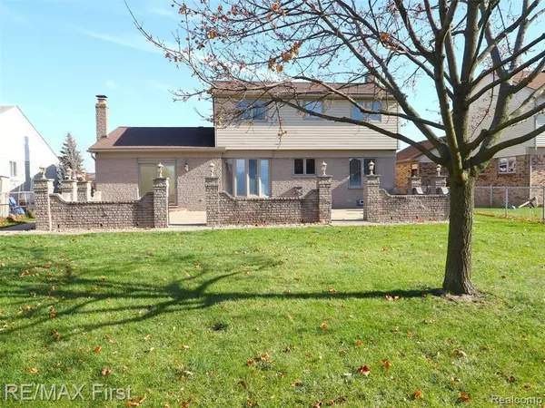 Clinton Township, MI 48038 5006,42429 Royal Lane