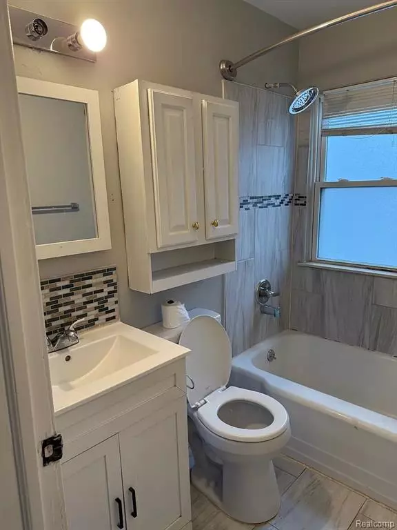 Roseville, MI 48066 4832,28243 Schram Street