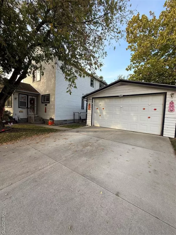 Lincoln Park, MI 48146 2895,764 White Avenue