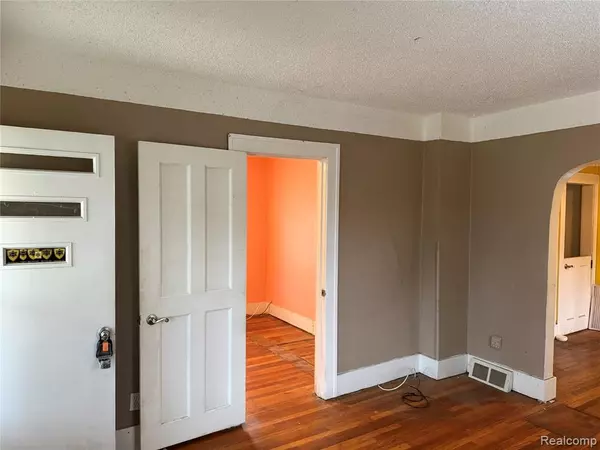 Pontiac, MI 48340 2732,24 W Fairmount Avenue