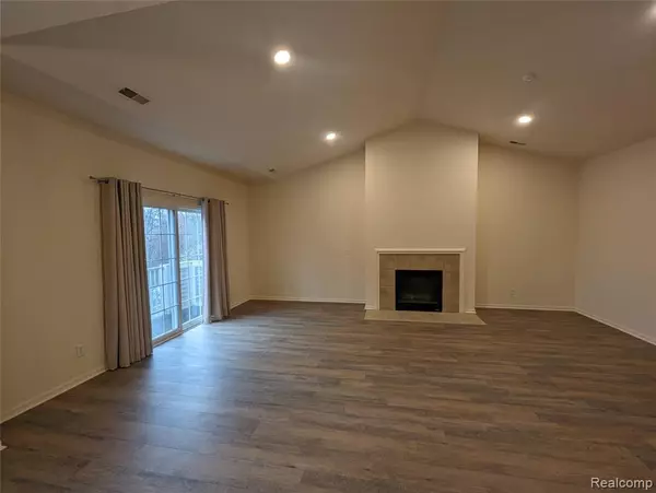 Canton, MI 48188 2250,1819 Knollwood Drive