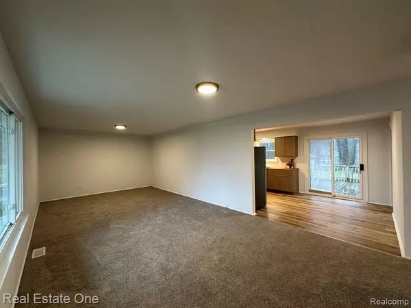 Burton, MI 48509 2425,1507 Transue Avenue