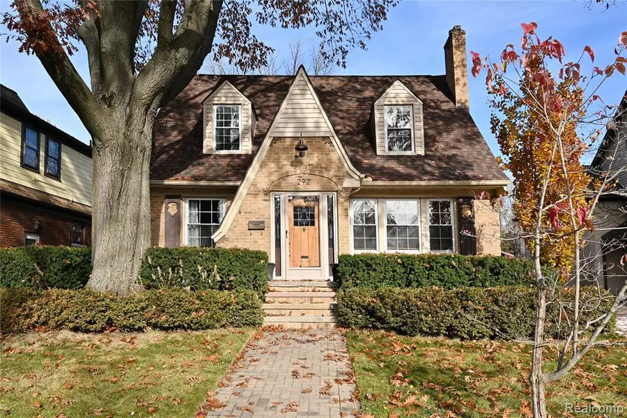 292 W Woodland Street, Ferndale, MI 48220 2706