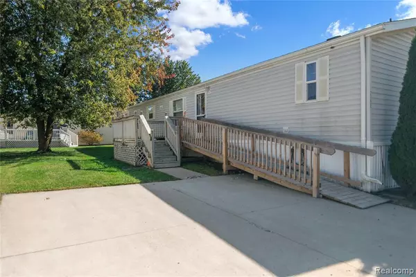 New Boston, MI 48164,23467 Manor Road North