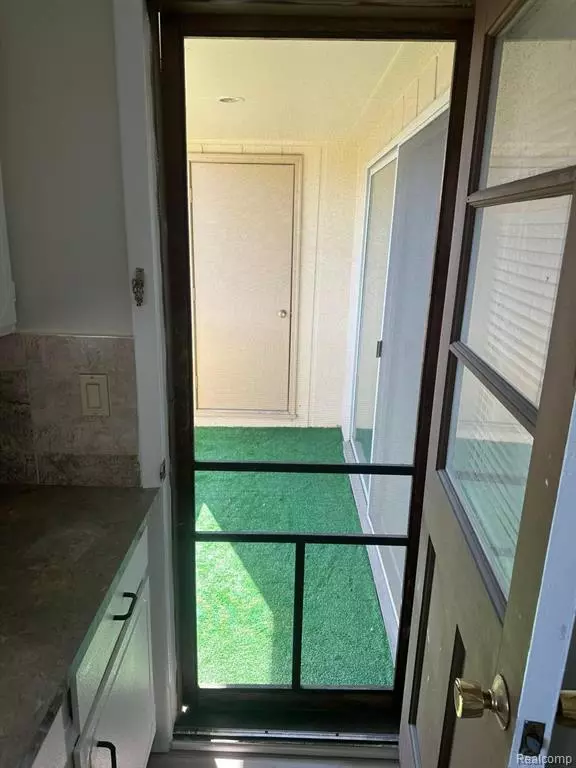 Farmington Hills, MI 48334 4056,27860 Berrywood Lane