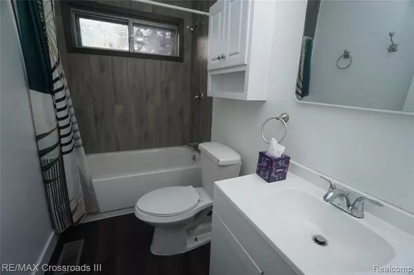 Van Buren, MI 48111 3424,11012 Jackson Street